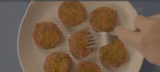  30칼로리 줄여주는 접시