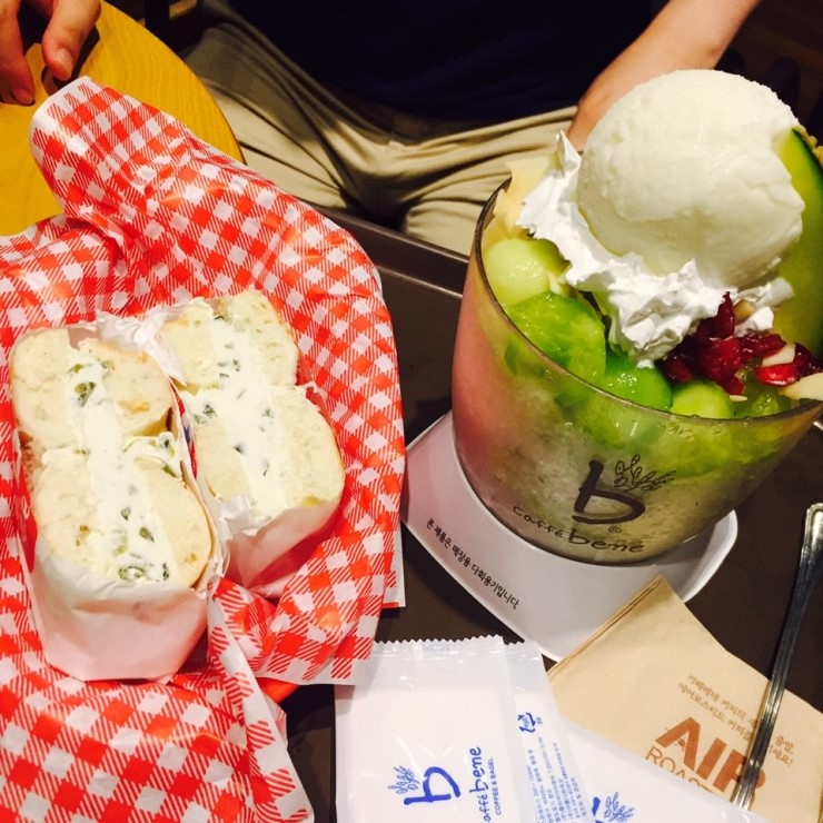 카페베네 멜론빙수 그리고 맥도날드 솔티드 카라멜 와플콘 카페베네 멜론빙수 그리고 맥도날드 솔티드 카라멜 와플콘