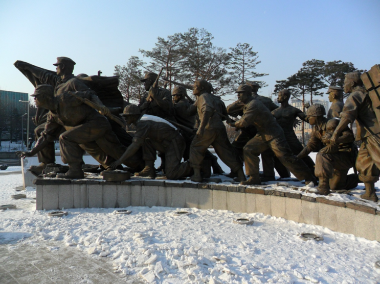  6.25 한국전쟁을 가장 잘 표현한 영화는?