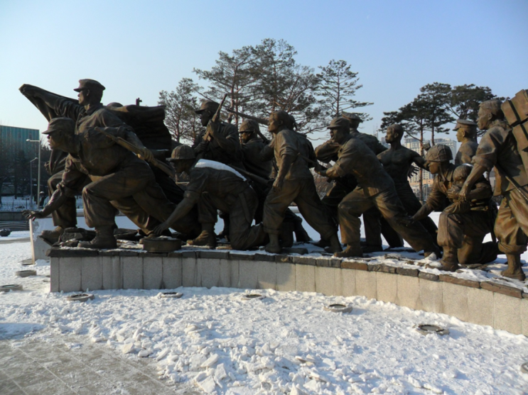 6.25 한국전쟁을 가장 잘 표현한 영화는?