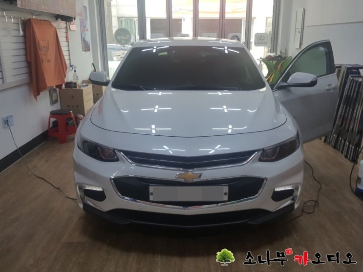  올뉴말리부 8인치 후방카메라 장착 및 계기판 확장