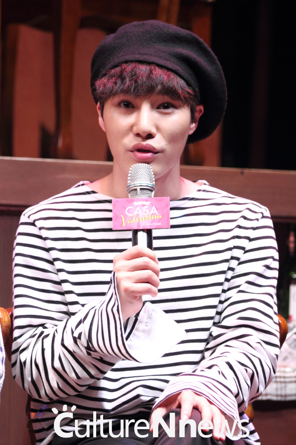 문성일 "여성스러움이란 무엇일까, 고민했다" 연극 '까사 발렌티나' 문성일 "여성스러움이란 무엇일까, 고민했다" 연극 '까사 발렌티나'