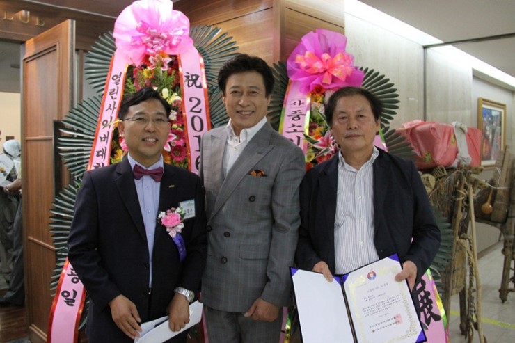  도전한국인운동본부 시상식장에서 만난 김상희 임백천 임주리 현당 김국환 현숙 권성희 