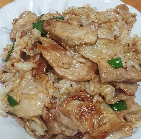 굴소스삼겹살볶음밥+바닐라라떼+이마트 모카 카스테라 굴소스삼겹살볶음밥+바닐라라떼+이마트 모카 카스테라