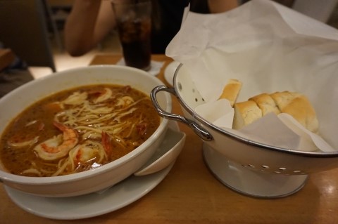  까만콩월드:)괌맛집으로 유명한 비치인쉬림프! 통통한새우...