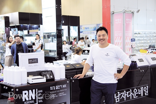 남자다운네일 '네일 해주는 남자의 만족을 더한 만족'