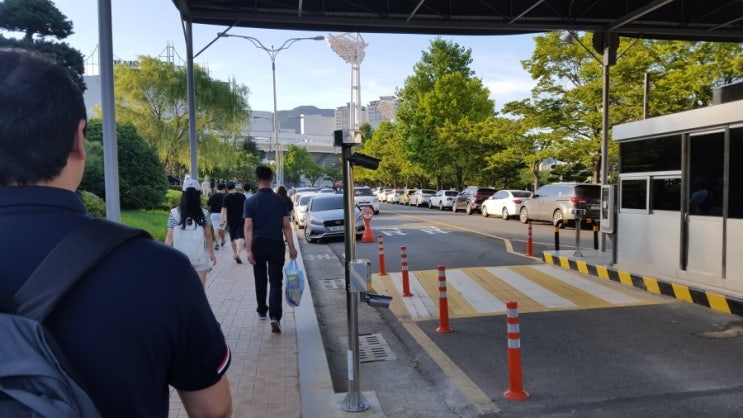 사직야구장에서 롯데와 한화 경기 입장료와 맥주 한잔 가격이 무려...헉! 사직야구장에서 롯데와 한화 경기 입장료와 맥주 한잔 가격이 무려...헉!