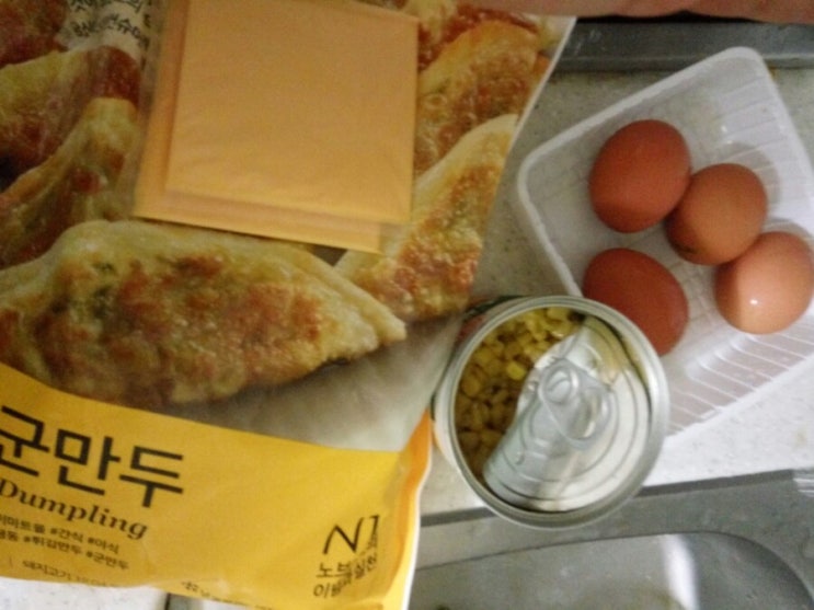  자취생요리 ) 만두계란피자