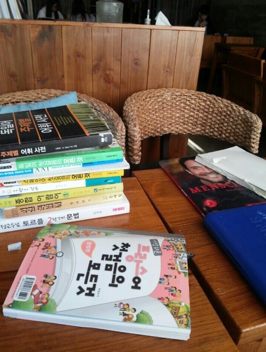  이렇게 3개국어 해서 오개국어 까지 늘렸어요.