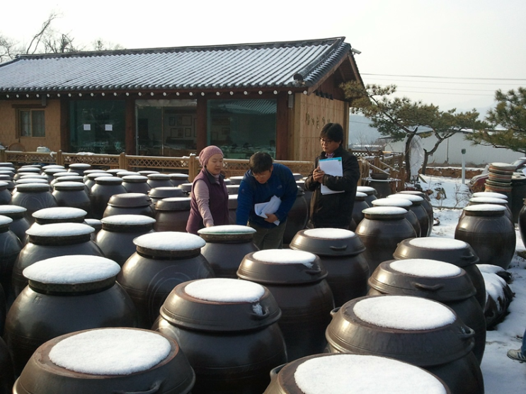  나만의 독특한 레시피를 알려주세요. 나물 무칠 때 된장을 이용해보세요.
