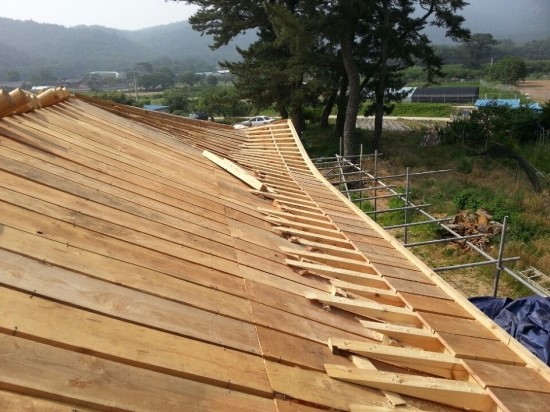 하자진단) 지붕 기와 시공할 때 용마루 벤트 꼭 확인하세요.  