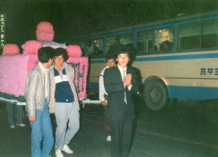  우리 학교에서 찍은 웃긴 사진을 올려주세요 - 부처님오신날 제등행렬 사진