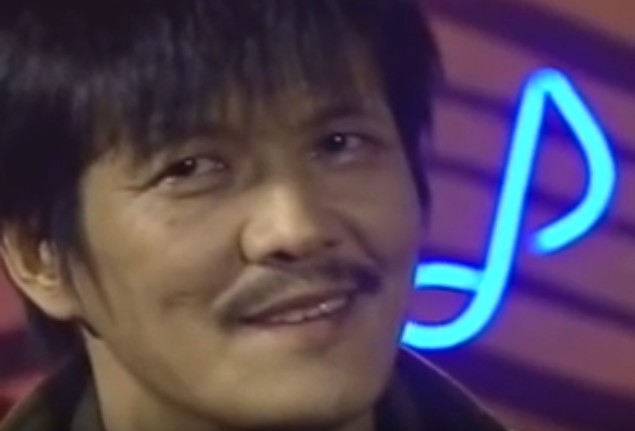  김두한이 시라소니에게 무릎을 끊는장면...
