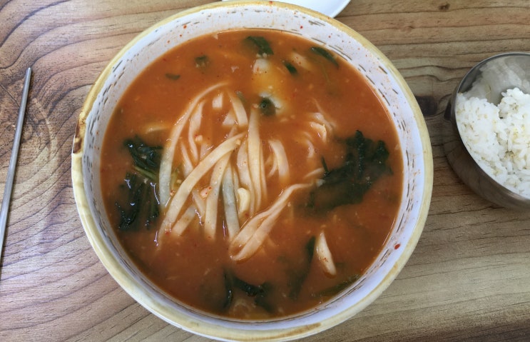  문성 엄딸 어탕 칼국수, 국물이 보약입니다.