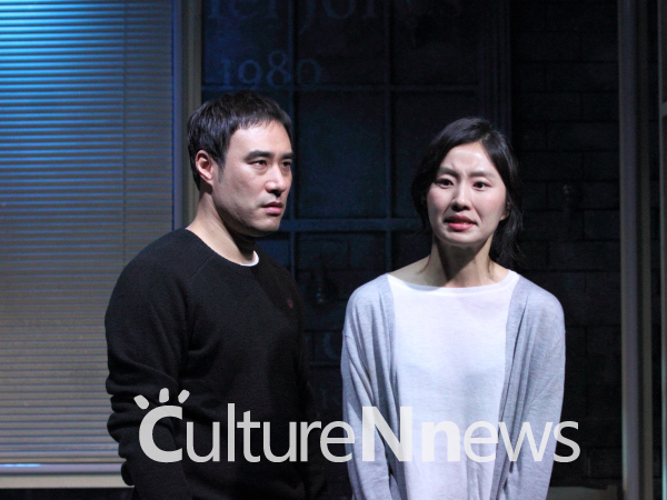 배성우, "연극과 영화의 다른 점? 자유로움과 내가 나를 볼 수 있다는 것" 배성우, "연극과 영화의 다른 점? 자유로움과 내가 나를 볼 수 있다는 것"
