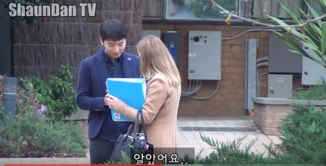  외국에서 한국말로 서양여자 번호를 딸 수 있을까?
