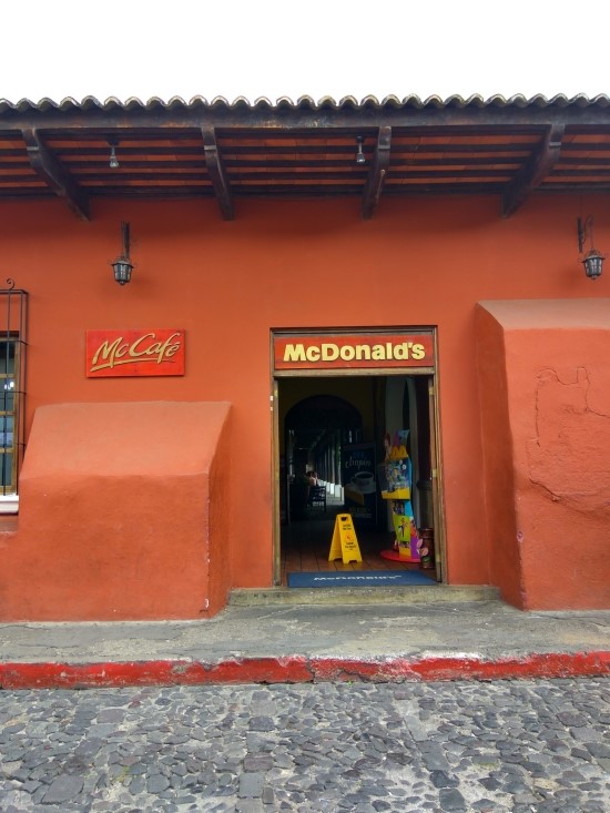 과테말라(안티구아) 맛집보다는 멋집? McDonald's가?