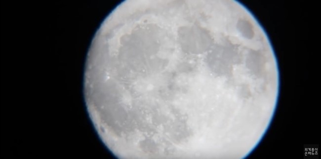  달에서 쏟아져 나오는 UFO