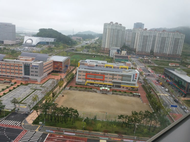 김천혁신도시, 한신휴플러스 1차 앞 율곡초등학교, 율곡중학교