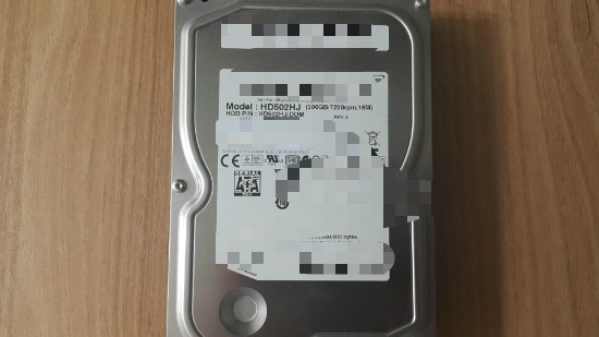  파티션 3개 중에 두번째 파티션에 윈도우를 잘못 설치함에 따라 첫번째 파티션 사라지고 두번째 백업된 파티션에 OS가 재설치된 상황