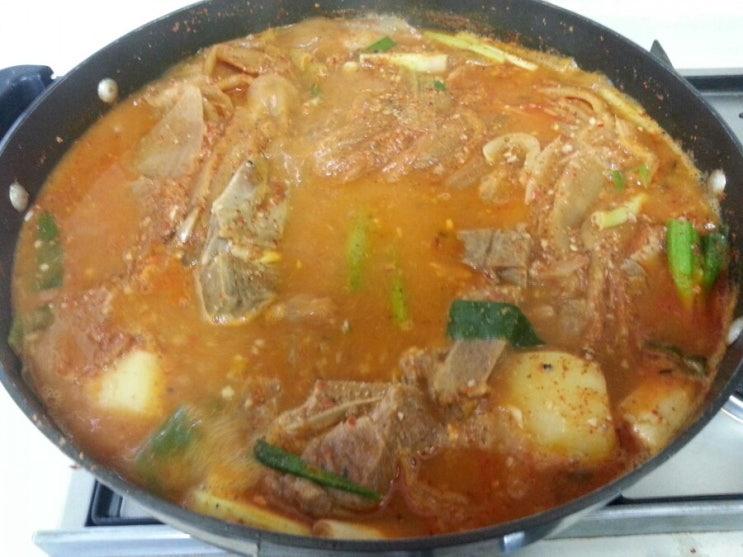  김치 감자탕 맛있게 끓이기~