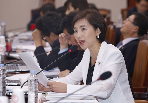 한선교→유은혜 의원에게 “내가 그렇게좋아”라고 성희롱 발언…“뒷통수 맞은 황교안…도로 박근혜당의 마이웨이” 프로필 나이 학력 과거 성형전후 리즈시절 몸매 키 남편 장안식 부동산