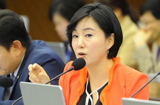 상조업체, 고객 돈 12%만 적립…대형업체 폐업시 조합 파산 위험 - 대부분 '50%룰' 회피…제윤경의원 "건전성 감독 필요" 상조업체, 고객 돈 12%만 적립…대형업체 폐업시 조합 파산 위험 - 대부분 '50%룰' 회피…제윤경의원 "건전성 감독 필요"