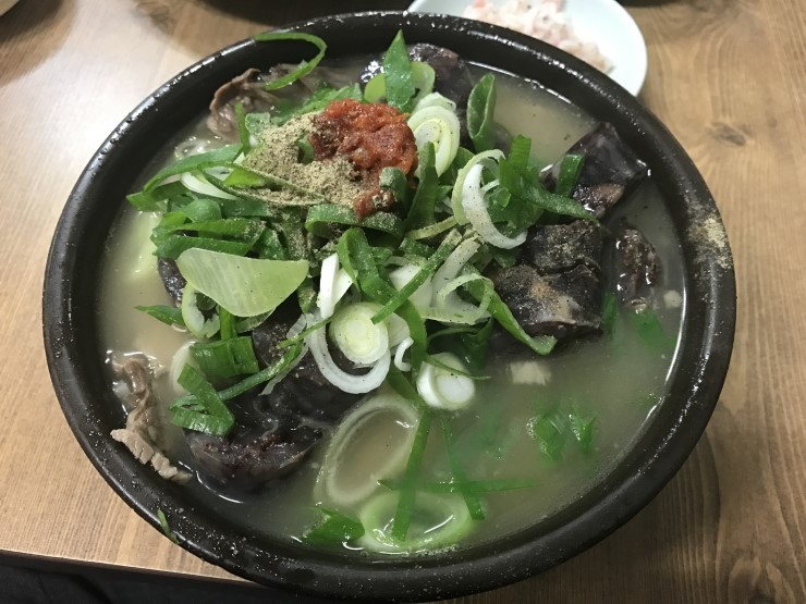  봉덕시장 안 청도식당 순대국밥