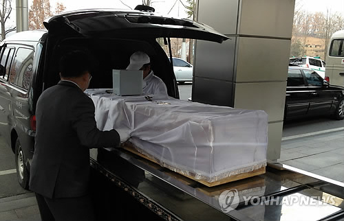 천주교회 '가급적 매장…화장도 허용' 장례지침 마련 천주교회 '가급적 매장…화장도 허용' 장례지침 마련