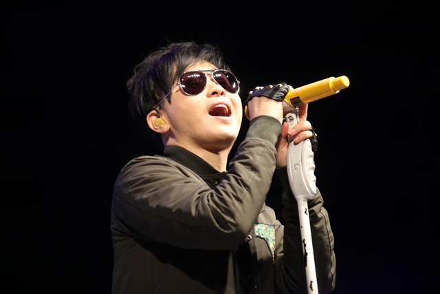 없는 박근혜 정부···날마다 분노에 잠 깬다” #<b>이승환</b> #<b>촛불</b>시위