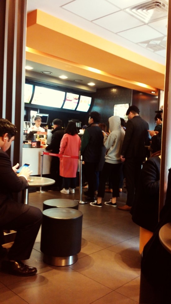  오랜만에 M사햄버거 먹고 왔어요~