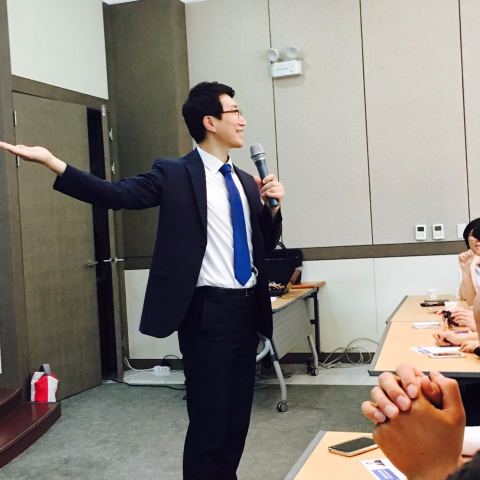  오늘도 회사를 살리기 위해 발에 땀 나도록 뛰어다니시는 우리 사장님들께