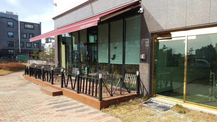  조윤희 커피하우스, 내포 철물점(세진)