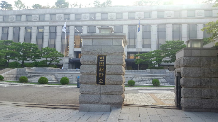  [헌법재판소 결정] 공공장소 과다노출 처벌하는 경범죄처벌법, 기준이 분명하지 않아 위헌