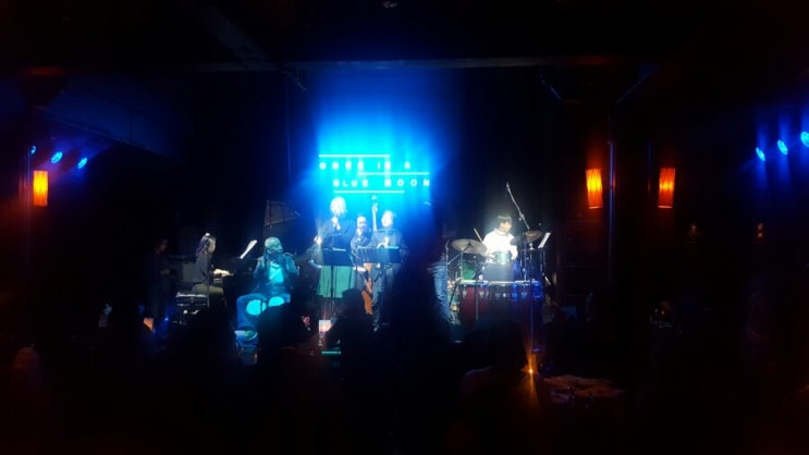  Jazzy night, 청담동 재즈바 원스인어블루문(Once  in a bluemoon)
