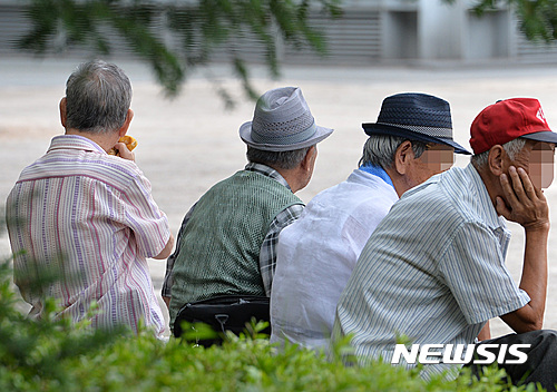 [불안한 노후] 살림 팍팍하지만…노후 대비 연금·보험 늘려