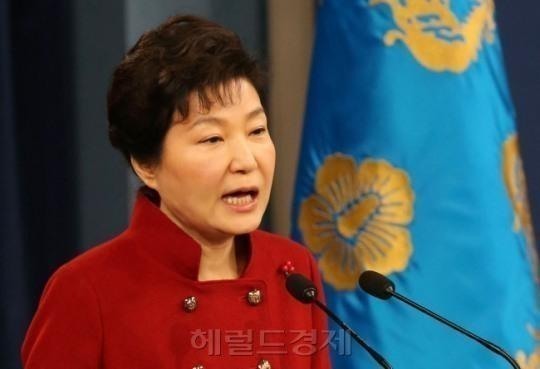 박근혜 대통령, 탄핵 땐 月 1200만원 연금 없다…하야하면?