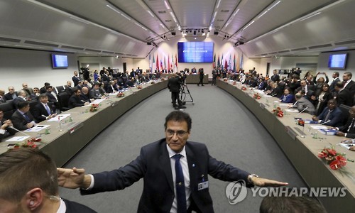 원유 감산 결정에 유가 오를듯... 전문가들 "55~70달러" 관측 원유 감산 결정에 유가 오를듯... 전문가들 "55~70달러" 관측