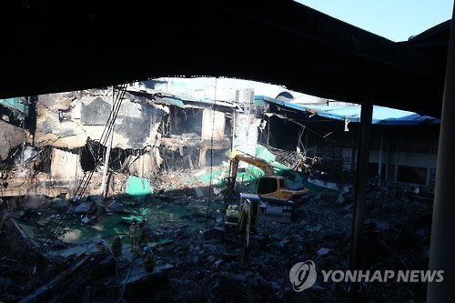 서문시장 화재피해 상인 보험 가입 30%... 보장액도 5천만원 그쳐 - 상가연합회장 "화재보험 보상금 현실화 필요" 서문시장 화재피해 상인 보험 가입 30%... 보장액도 5천만원 그쳐 - 상가연합회장 "화재보험 보상금 현실화 필요"