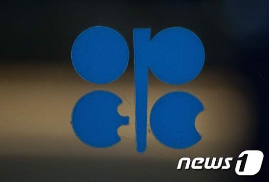 "유가 52불이 상투…1~2개월 안에 OPEC 효과 끝난다"  - 가트만 "사우디-이란 점유율 갈등 + 달러 강세"