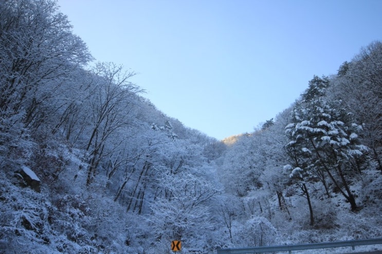 다가선 겨울 풍경 아름다운 포천 백운 계곡 골짜기의 겨울 절경