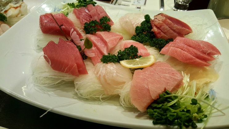  맛집이라 쓰고 밥집이라 읽는다 - 13. 신사역 생참치 전문점 마구로센