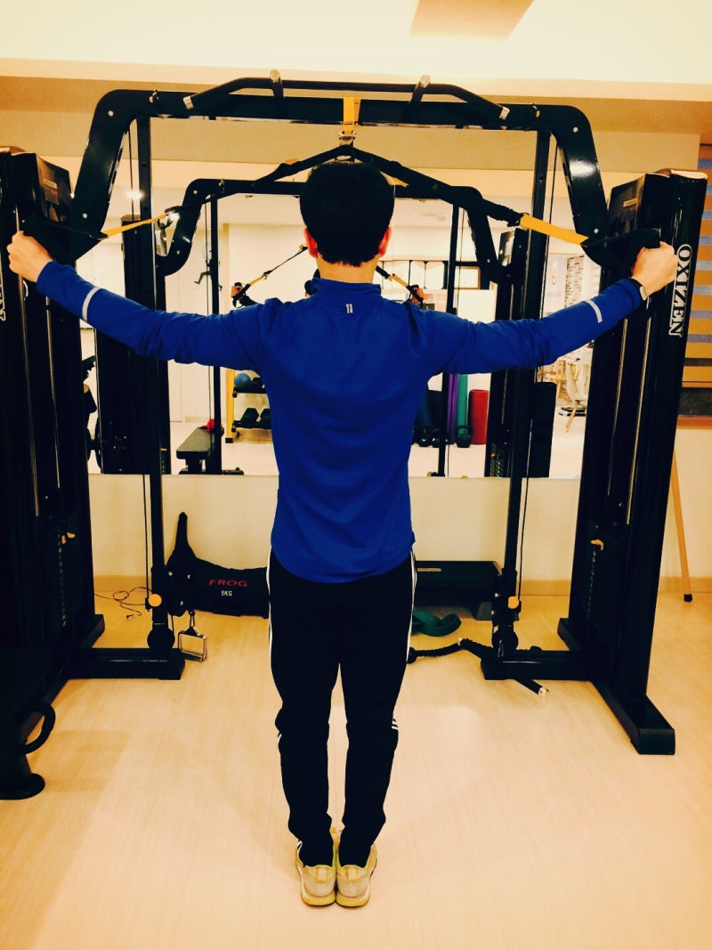 남자의 상징 어깨! 어깨 운동 TRX를 이용한 - T레이즈 : 네이버 블로그