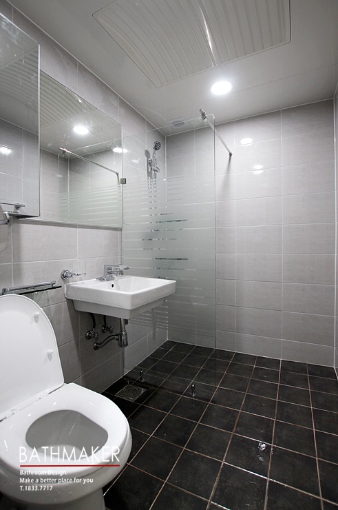 기본형 욕실에 샤워파티션을 설치한 죽전벽산아파트 화장실리모델링
