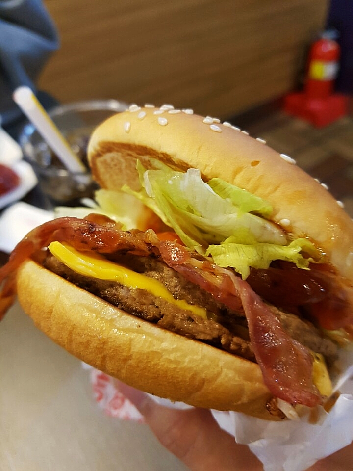  베이컨토마토디럭스 후기 조지아커피 후식