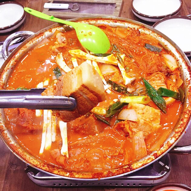  사상 감전 통돼지 묵은지 김치찜 김치찌개 대박 !