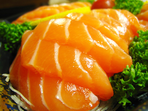  연어회 칼로리 몇일까? 효능은?