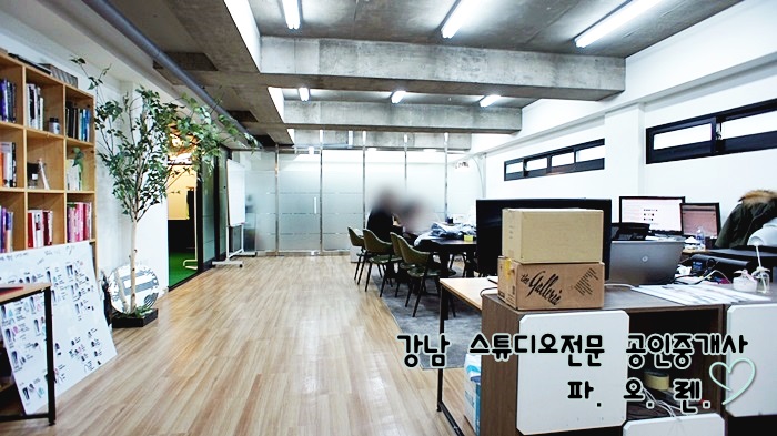  쇼핑몰 스튜디오임대 - 노출천정, 역세권, 제품촬영, 자연광