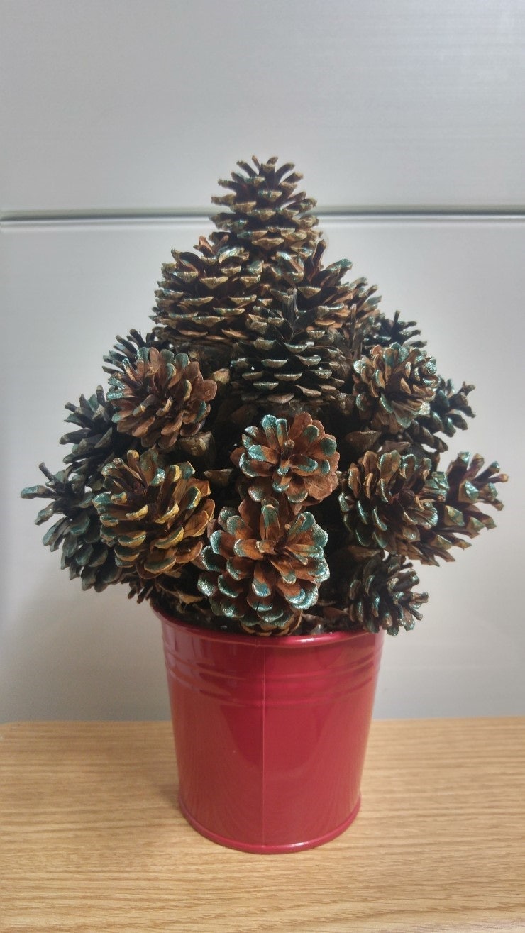 자연친화적인 솔방울로 크리스마스 트리 만들기 : 네이버 블로그, image size:740x1315