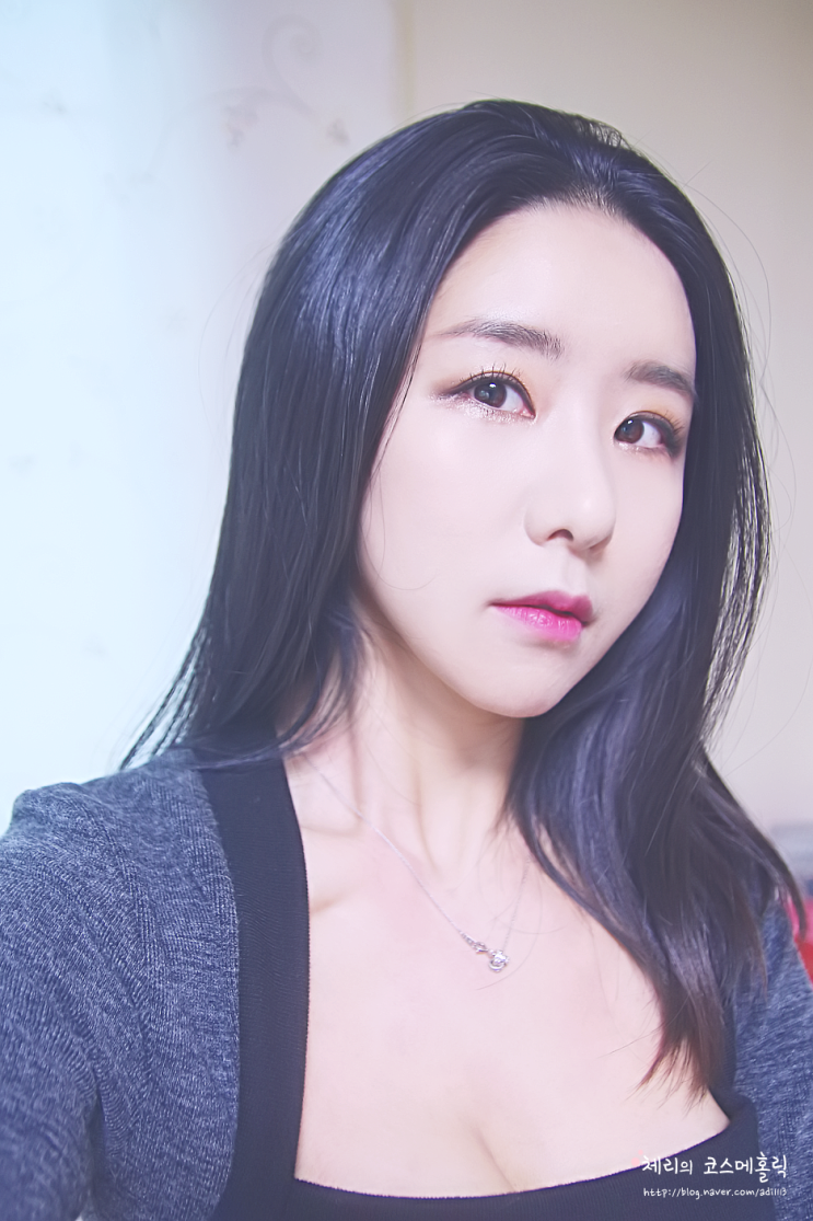  에뛰드 룩앳마이아이즈 스파클링 밀키웨이로 홀리데이 메이크업